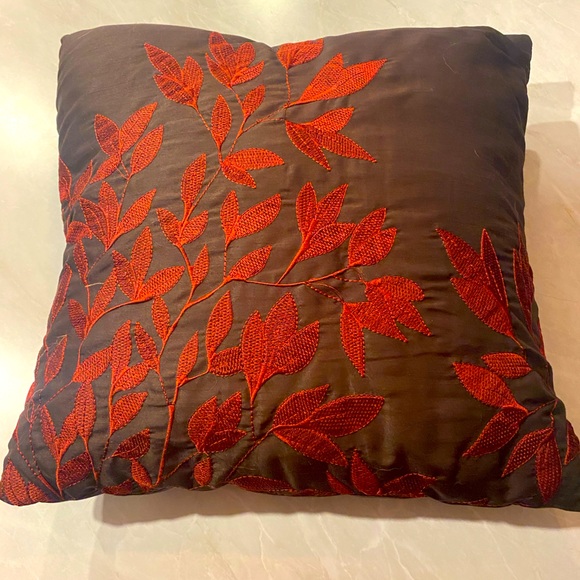 Decorative pillow - Picture 1 of 2